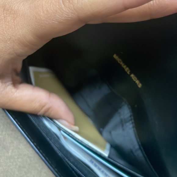 Michael Kors Sutton Wallet - Picture 9 of 11